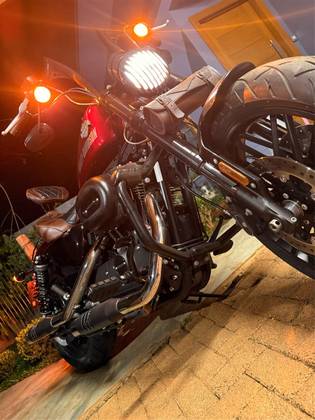 HARLEY-DAVIDSON SPORTSTER ROADSTER 